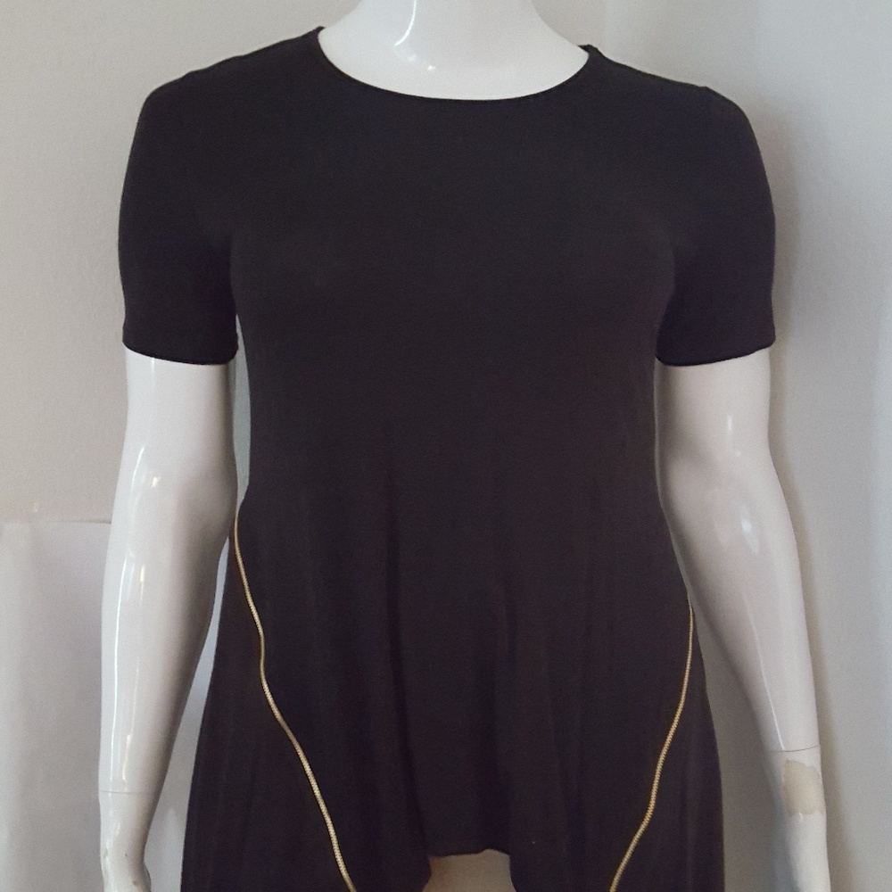 Casual T-shirt with zipper detail